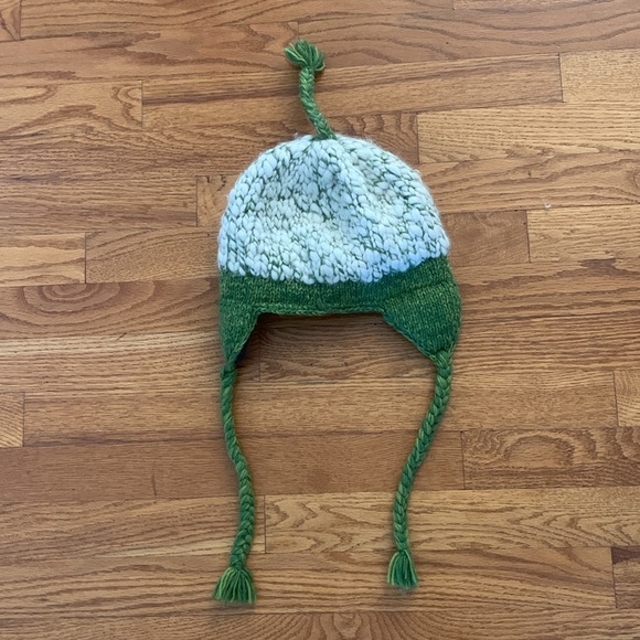 Ladies sz small knitted green/cream knit 100% wool winter hat with fleece lining - Picture 2 of 3